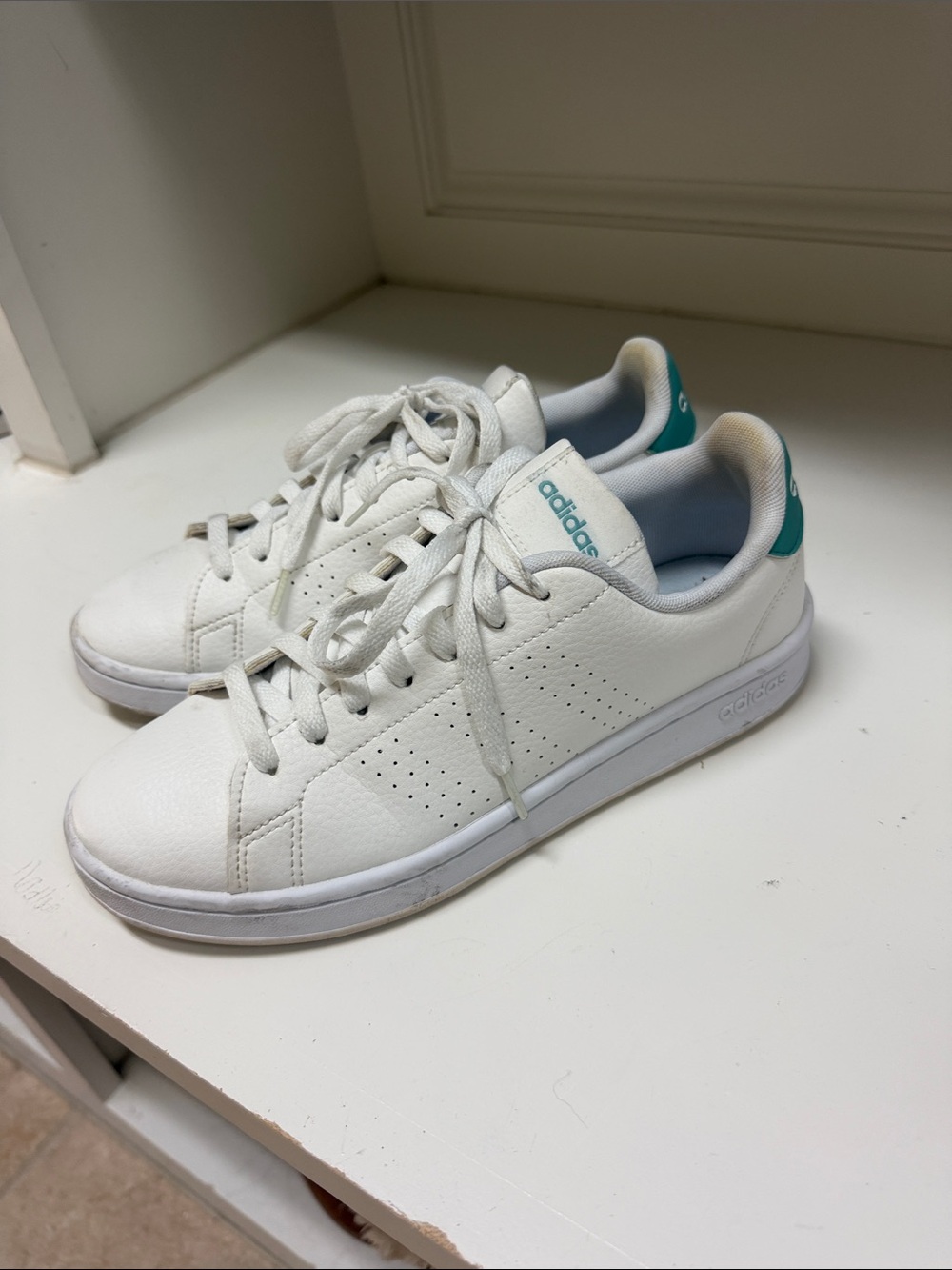 Adidas Advantage White Aqua Leather Sneakers Women’s Size 8